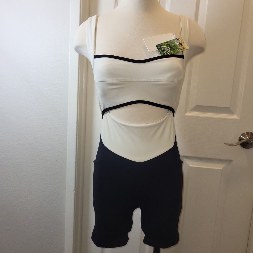 108 Sportif  Bodysuit Size Large/12- Brand New!‎
